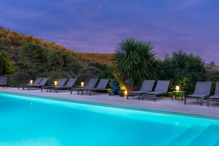 La Bastide du Calalou, Hôtel Spa Gorges du Verdon, Piscine et Transats.